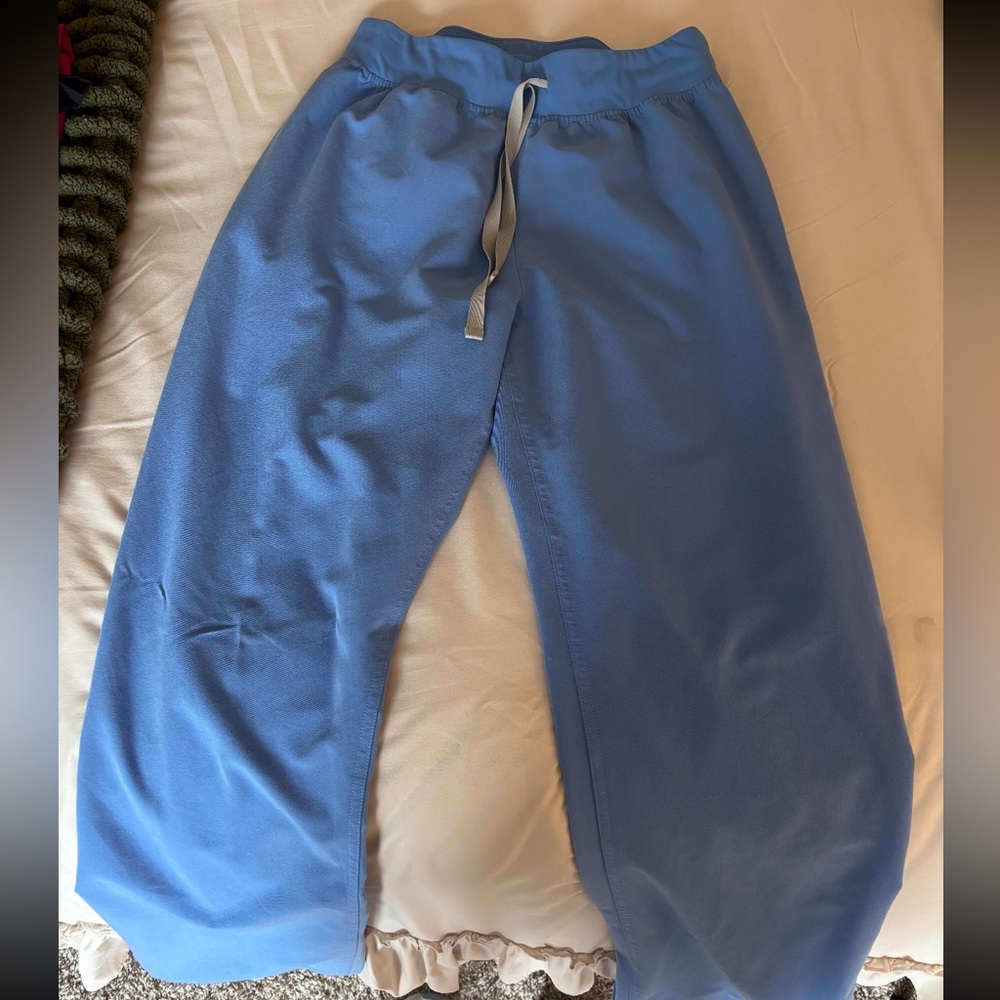 Women’s figs scrub bottoms size medium
